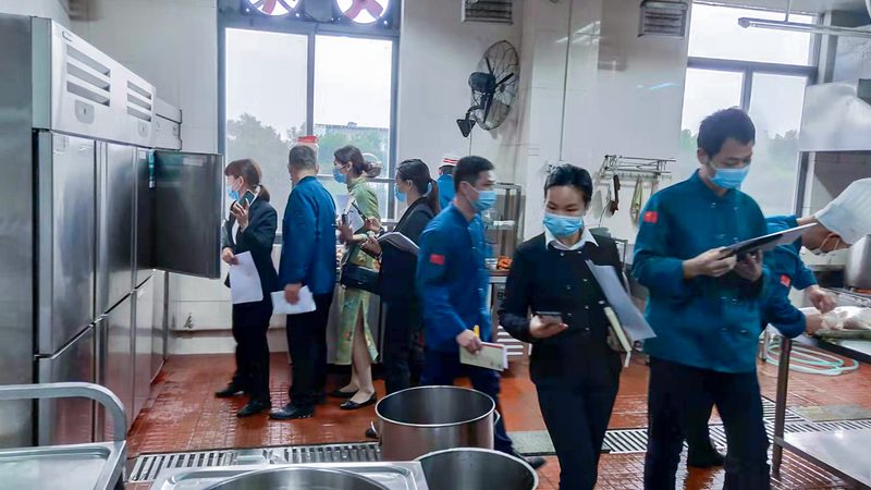 加盟店员工服务规范：从“标准化”到“人性化”的实操指南